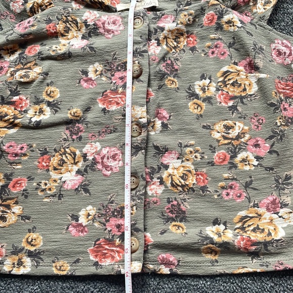 NWT Rewind Floral Sage Green Botton Top ~ HP 🎉 - Picture 7 of 8